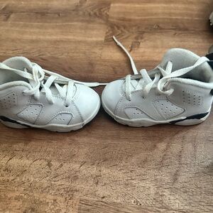 Toddler Retro Jordan 6 White Sneakers
